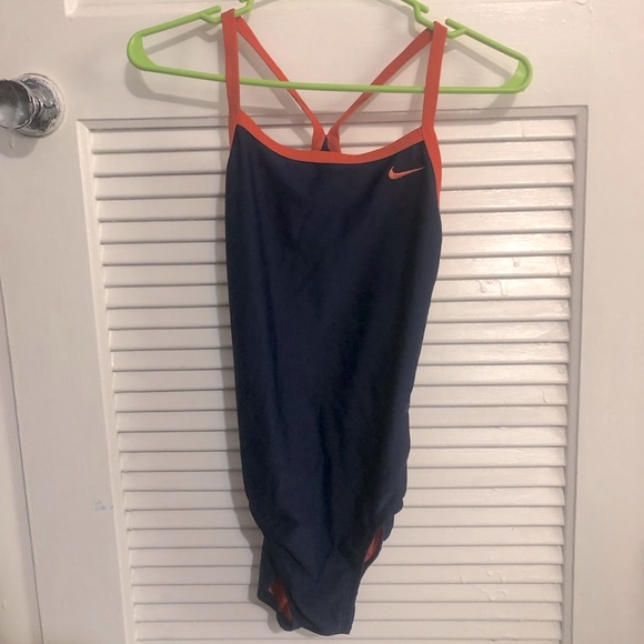 Nike Women's Solid Racerback One Piece Swimsuit New Navy - Picture 3 of 3